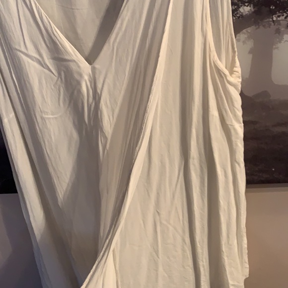 Flowy white tank top - Picture 2 of 8